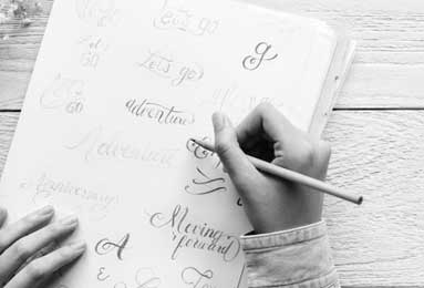 大汗淋漓！骑士队莫布里在田径场训练 主要有阻力跑&amp;amp;带球跑等内容