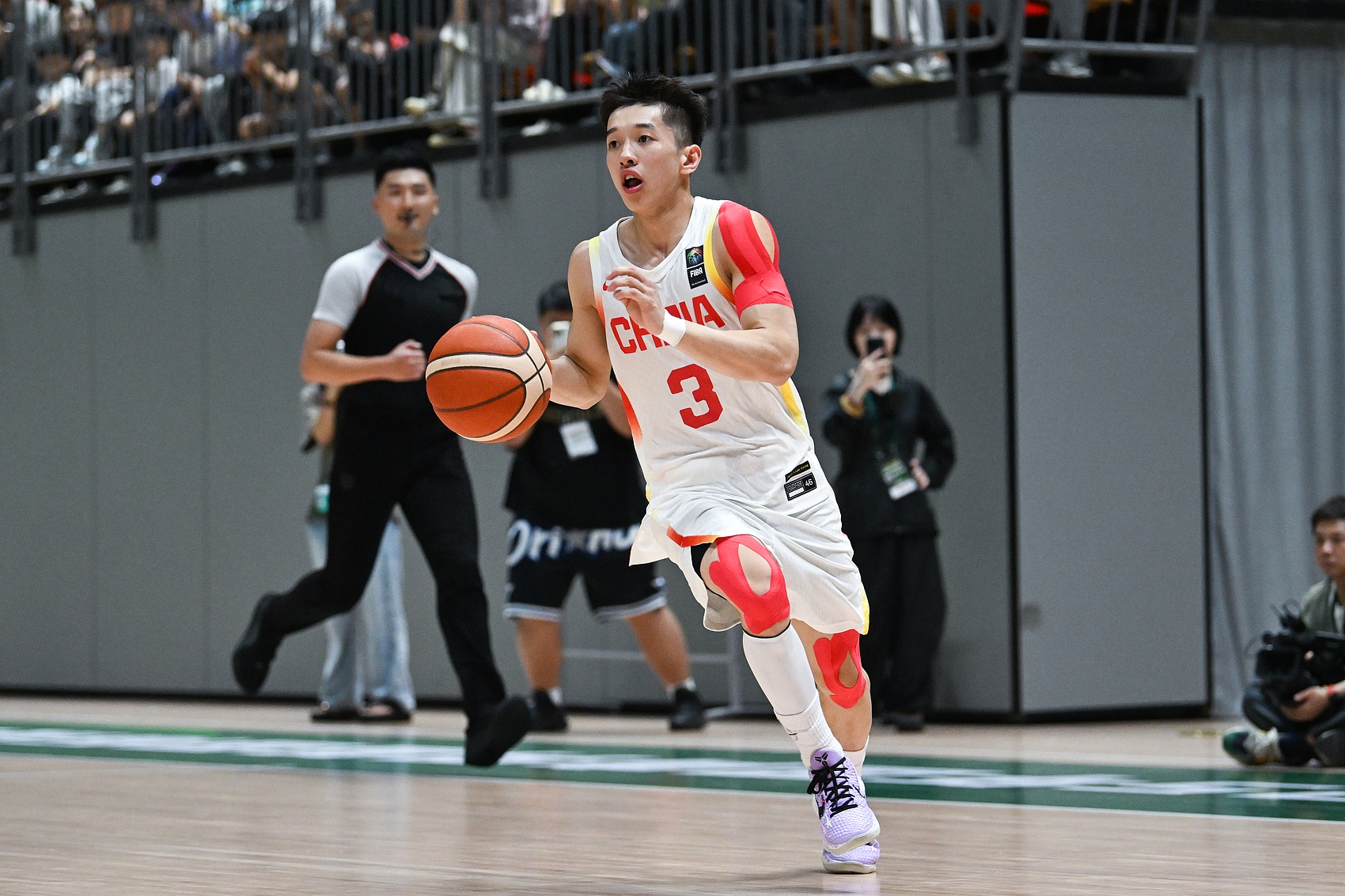 打得像隆多😎杨溢予取予求狂送17助破赛会纪录 得0分外加4板2断