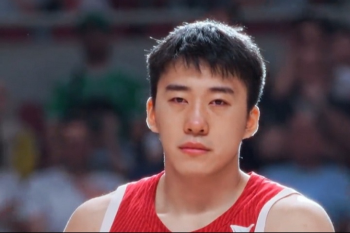 九游体育登陆入口-看得心碎了！王俊杰红着眼眶领奖 FIBA寄语：未来一定会更好！